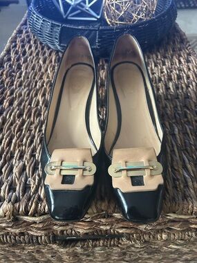 Tod’s Black Patent Leather Apron Flap Pump Heels. Size 37 1/2 EU.